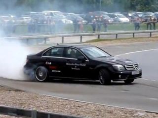 Мировой рекорд в дрифте на Mercedes-Benz C63 AMG