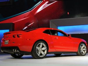 Chevrolet Camaro ZL1 — вид сзади Chevrolet Camaro ZL1 — вид сзади
