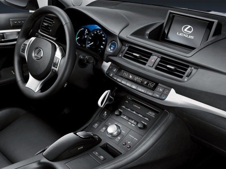Приборная панель Lexus CT 200h