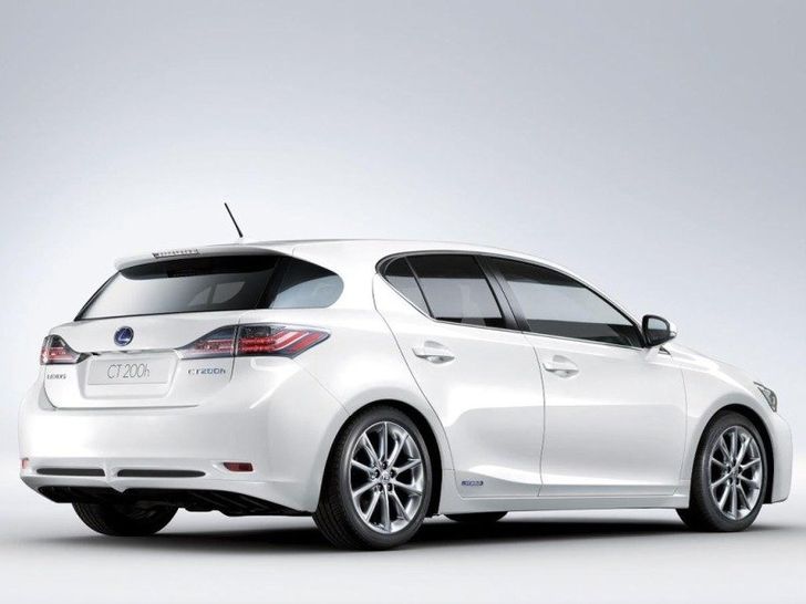 Lexus CT 200h — вид сзади