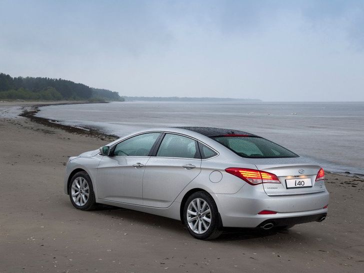 Hyundai i40 — вид сбоку