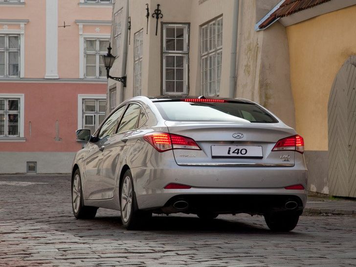 Hyundai i40 — вид сзади