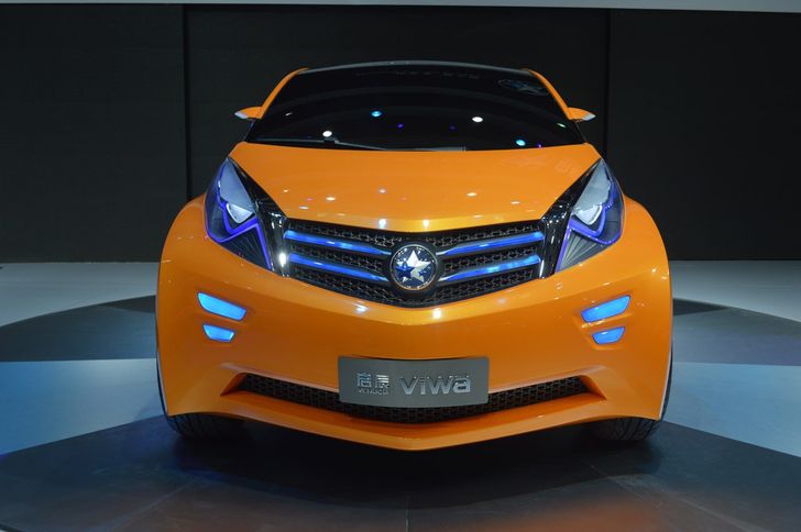 Nissan Viwa — вид спереди