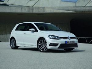 Volkswagen представил пакеты R-Line для седьмого поколения хэтчбека Golf