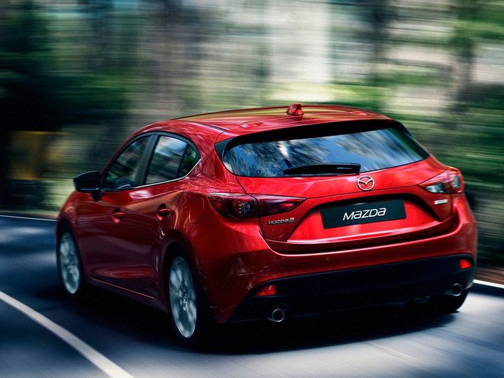 2014 Mazda3 — вид сзади 2014 Mazda3 — вид сзади
