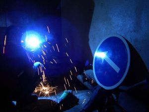 Установка дорожного знака Установка дорожного знака