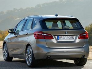 BMW 2-Series Active Tourer — вид сзади