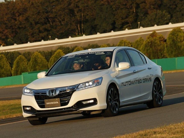Тест «беспилотного» автомобиля Honda Тест «беспилотного» автомобиля Honda