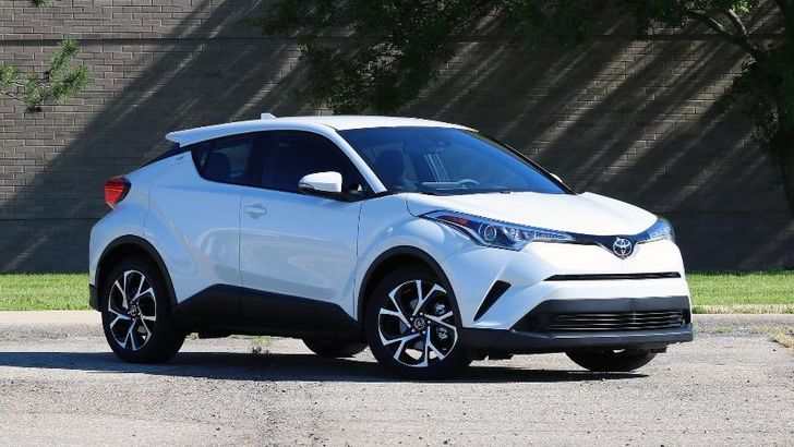 Toyota назвала цены на кроссовер Toyota C-HR для России Toyota назвала цены на кроссовер Toyota C-HR для России
