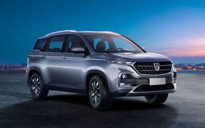 GM представил перелицованный кроссовер Baojun 530 под маркой Wuling GM представил перелицованный кроссовер Baojun 530 под маркой Wuling