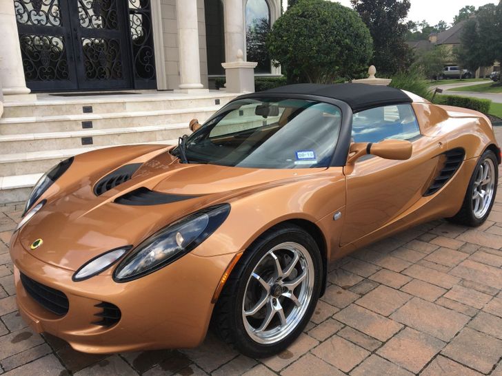 Страховая списала в тотал Lotus Elise из-за царапины на бампере Страховая списала в тотал Lotus Elise из-за царапины на бампере