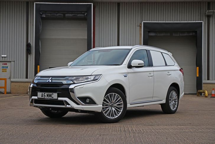 Гибридный Mitsubishi Outlander получил двухместную версию Гибридный Mitsubishi Outlander получил двухместную версию