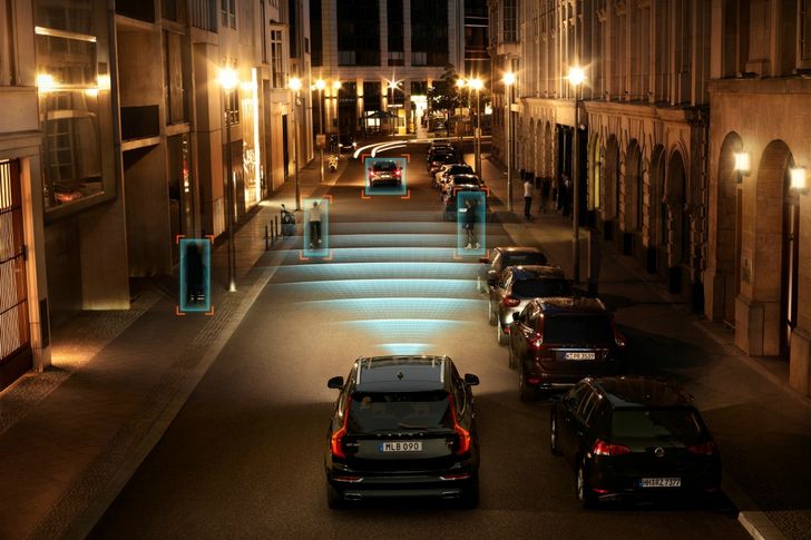 Технология City Safety в Volvo XC90 Технология City Safety в Volvo XC90