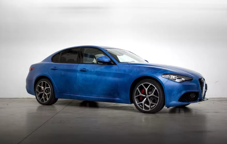 Тюнеры представили Alfa Romeo Giulia с «фреской» на потолке