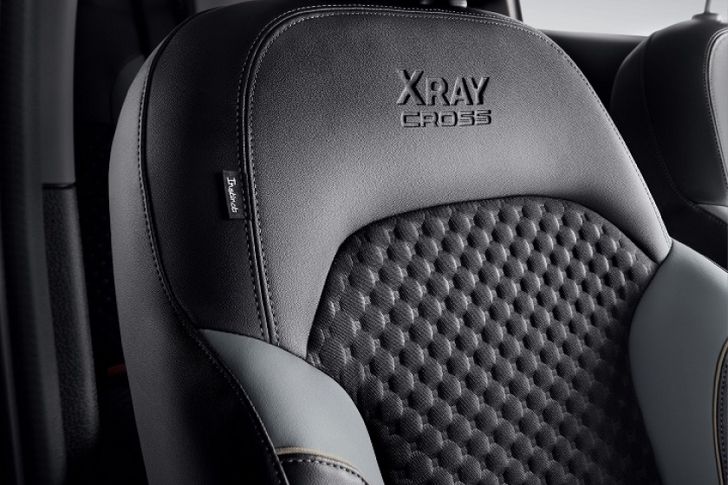 Интерьер LADA XRay Cross Instinct Интерьер LADA XRay Cross Instinct