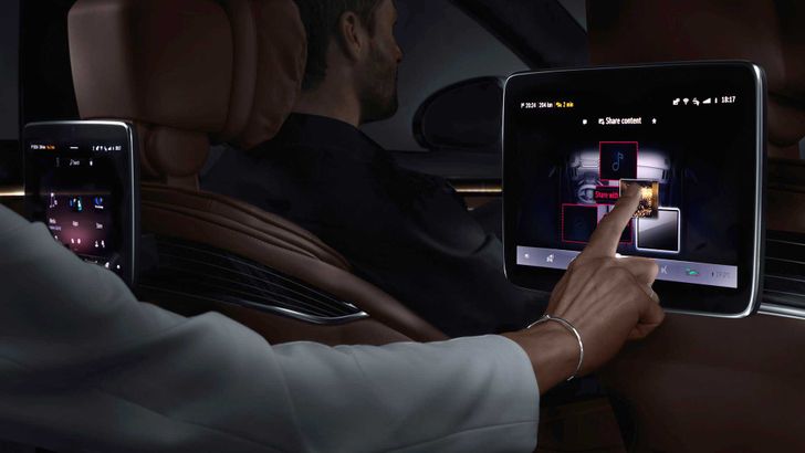 Задний монитор в S-Class W223 Задний монитор в S-Class W223