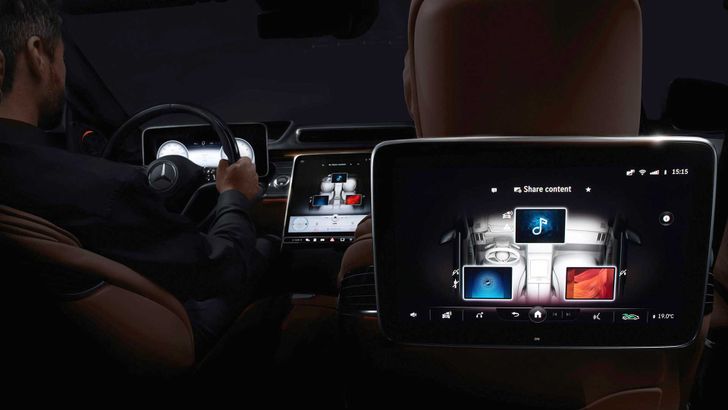 Задний монитор в S-Class W223 Задний монитор в S-Class W223