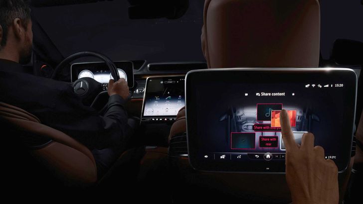 Задний монитор в S-Class W223 Задний монитор в S-Class W223