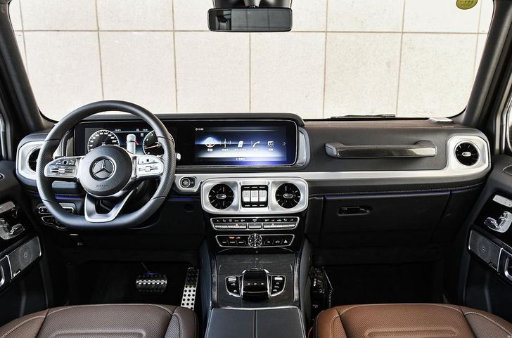 Салон Mercedes-Benz G350 Салон Mercedes-Benz G350
