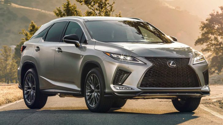 Кроссовер Lexus RX стал самым продаваемым премиальным автомобилем в России