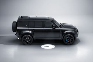 Land Rover Defender V8 Bond
