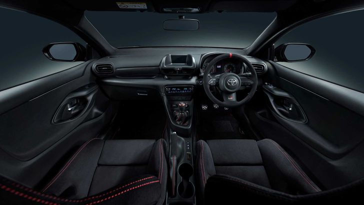 Интерьер Toyota GRMN Yaris