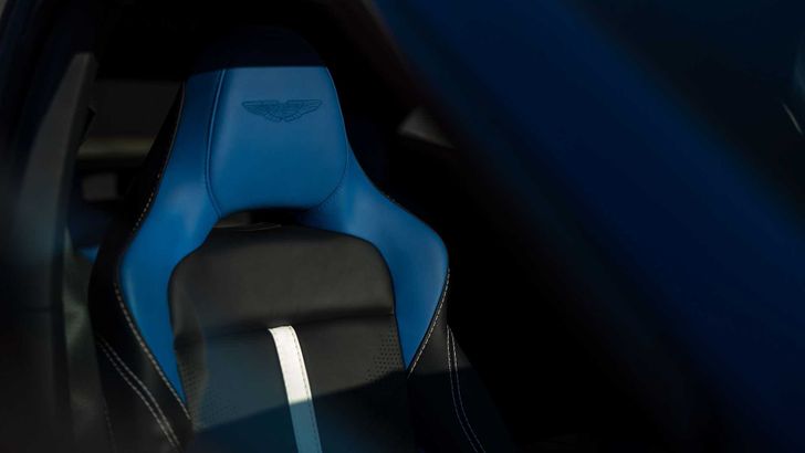 Интерьер Aston Martin DBX707 Интерьер Aston Martin DBX707