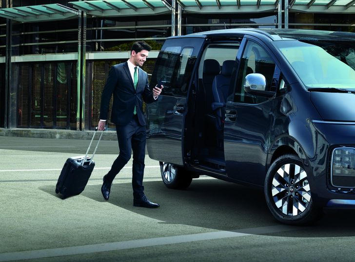 Hyundai Staria Premium