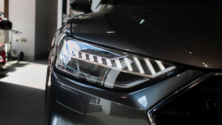 Фара Audi