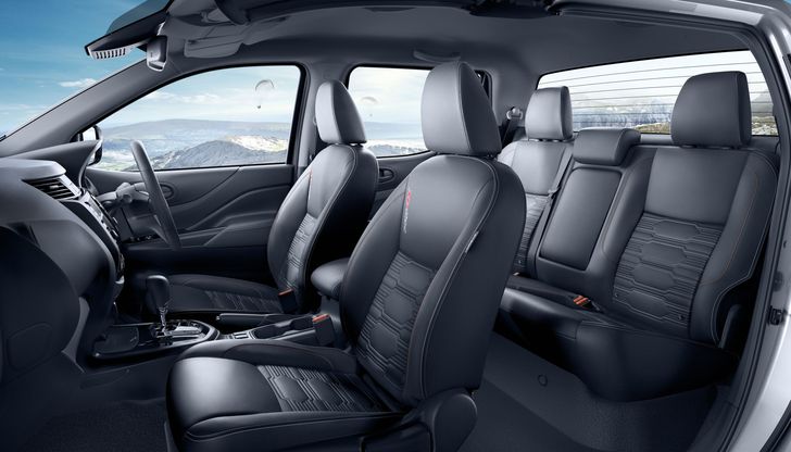 Салон Nissan Navara 2022