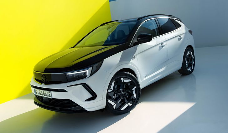 Opel представил драйверскую версию кроссовера Grandland Opel представил драйверскую версию кроссовера Grandland