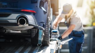 Автомобиль на эвакуаторе
