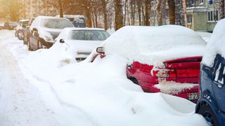 Автомобили в снегу