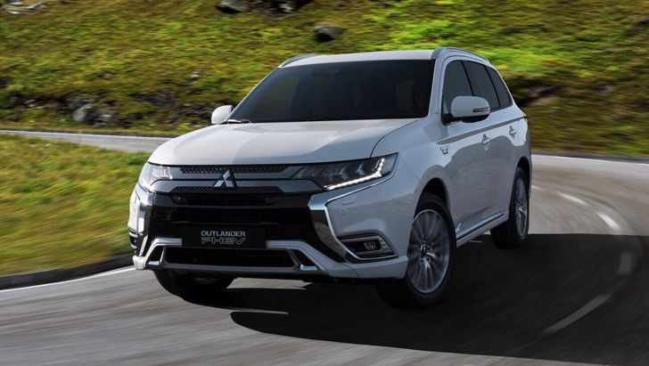 В Россию вернулся гибридный Mitsubishi Outlander PHEV. Сколько он стоит теперь