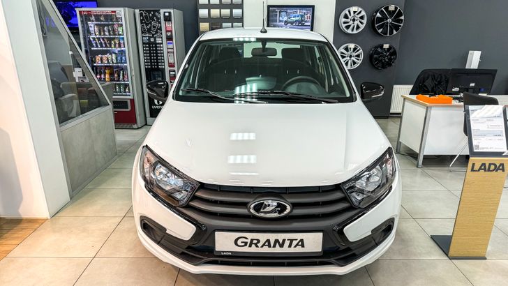 Lada Granta сместила с пьедестала Kia Rio: в России сменился лидер рынка авто с пробегом Lada Granta сместила с пьедестала Kia Rio: в России сменился лидер рынка авто с пробегом