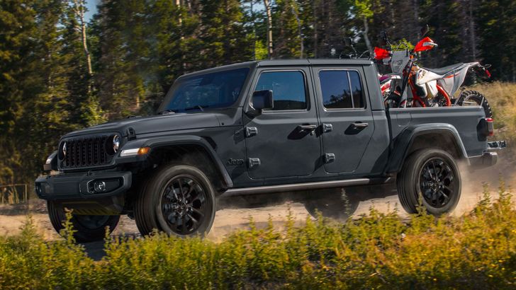 Jeep Gladiator 2024 получил новый пакет NightHawk, приуроченный к солнечному затмению Jeep Gladiator 2024 получил новый пакет NightHawk, приуроченный к солнечному затмению