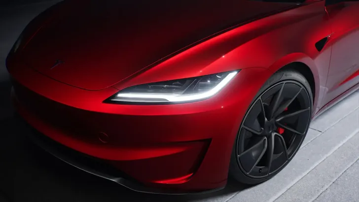 Представлена новая 510-сильная Tesla. Известны цены Представлена новая 510-сильная Tesla. Известны цены