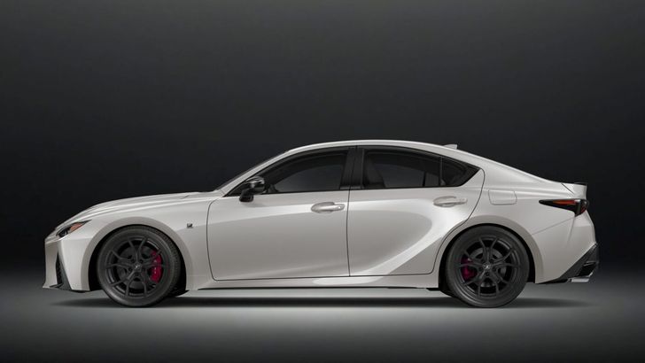 Седан Lexus IS получил новую лимитированную версию. Она может стать «прощальной» Седан Lexus IS получил новую лимитированную версию. Она может стать «прощальной»