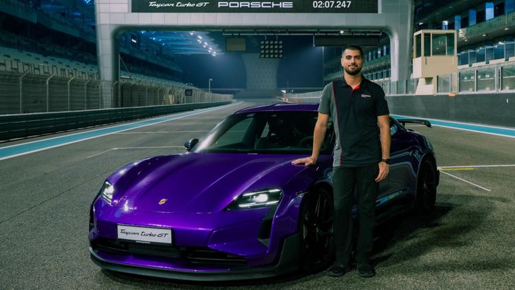 Рамез Аззам рядом с Porsche Taycan Turbo GT Рамез Аззам рядом с Porsche Taycan Turbo GT