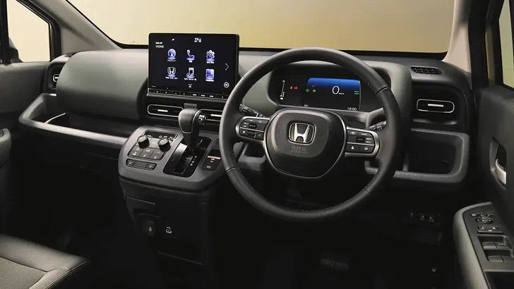 Интерьер Honda Freed Crosstar
