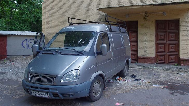 В Германии продают семиместный полноприводный «Соболь». Сколько он стоит