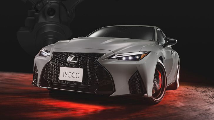 Компактный седан Lexus IS500 получил лимитированную спецверсию Компактный седан Lexus IS500 получил лимитированную спецверсию