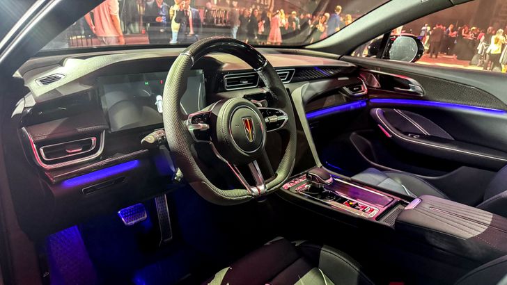 Интерьер Hongqi H6 Интерьер Hongqi H6