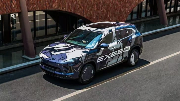 Exeed показал гибридный кроссовер, который первым получит новый автопилот Exeed показал гибридный кроссовер, который первым получит новый автопилот