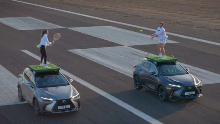 Необычный рекорд от Lexus: в теннис сыграли прямо на крышах движущихся кроссоверов NX Необычный рекорд от Lexus: в теннис сыграли прямо на крышах движущихся кроссоверов NX