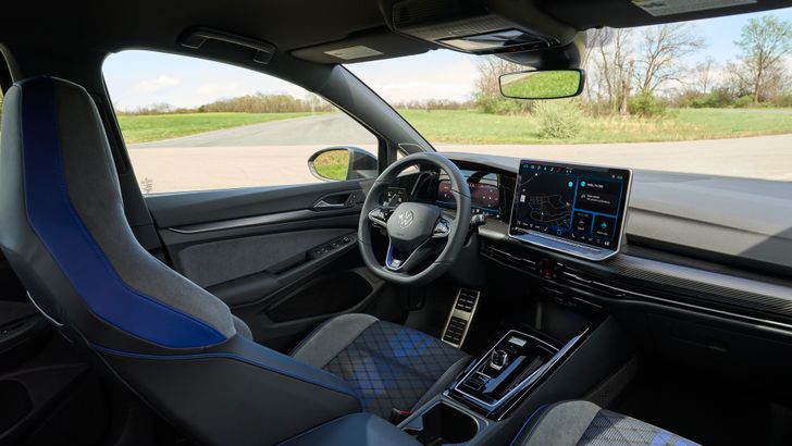 Интерьер Volkswagen Golf R Интерьер Volkswagen Golf R