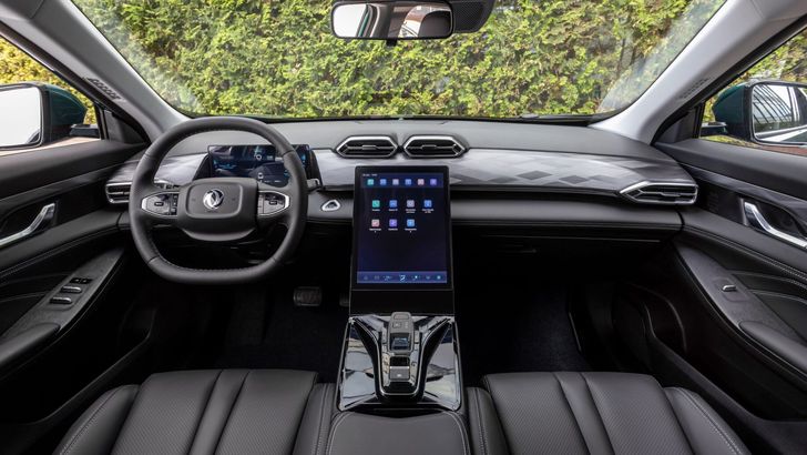 Интерьер Dongfeng Mage Интерьер Dongfeng Mage