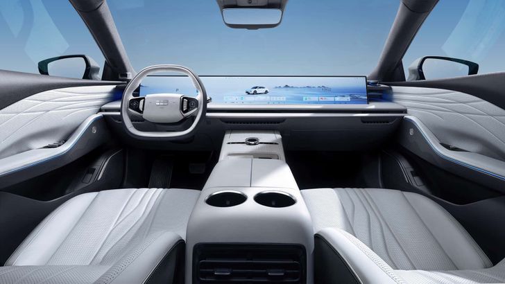 Интерьер Geely Galaxy E8