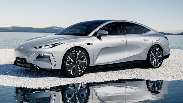 Найден современный пятиметровый седан Geely, который продают дешевле «Лады»