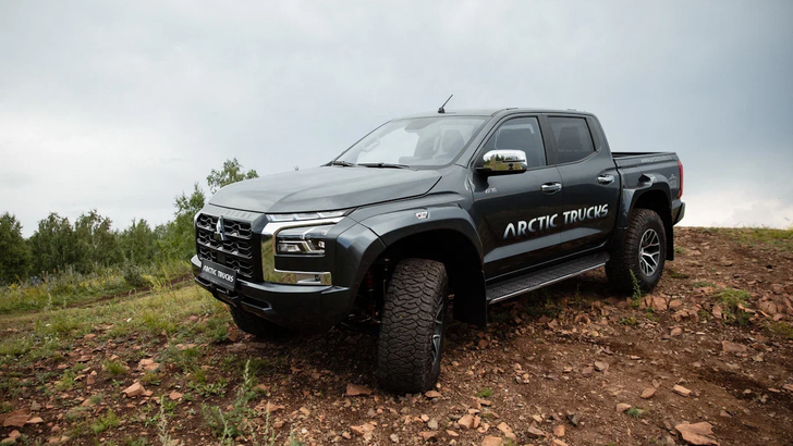 Mitsubishi L200 выходит на новый уровень: пикап получил доработку Arctic Trucks